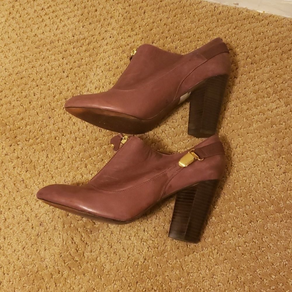 Saks fifth avenue booties 8.5‎